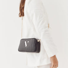 Load image into Gallery viewer, Chloe Black Quilted Crossbody | Vestirsi