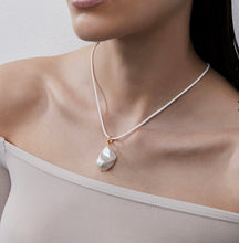 Load image into Gallery viewer, Ines Necklace | Amber Sceats