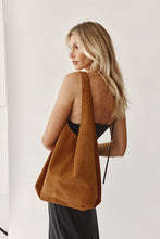 Load image into Gallery viewer, Sienna Tan Suede Hobo | Vestirsi
