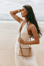 Load image into Gallery viewer, Ashley Tan Raffia Crossbody Bag | Vestirsi