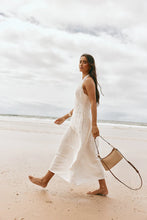 Load image into Gallery viewer, Ashley Tan Raffia Crossbody Bag | Vestirsi