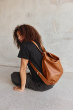 Load image into Gallery viewer, Bella Tan 3-in-1 Convertible Bag | Vestirsi
