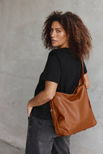 Load image into Gallery viewer, Bella Tan 3-in-1 Convertible Bag | Vestirsi