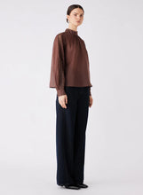 Load image into Gallery viewer, Capture Blouse Chocolate / Esmaee