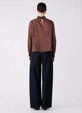 Load image into Gallery viewer, Capture Blouse Chocolate / Esmaee