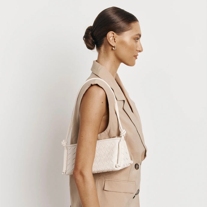 Daniella White Triangle Woven Shoulder Bag - Vestirsi