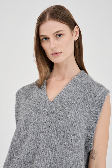 The Fluffy Knit Best - Charcoal / Friend of Audrey