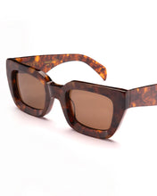 Load image into Gallery viewer, Versaille Brown Cubano | Vieux