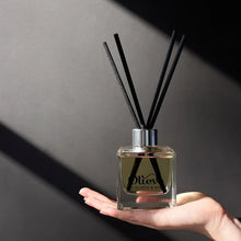 Load image into Gallery viewer, Diffuser Bergamot, Jasmine &amp; Patchonli  / Olieve &amp; Olie