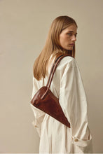 Load image into Gallery viewer, Fallon Chocolate Shoulder Bag Chocolate | Vestirsi