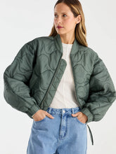 Load image into Gallery viewer, Magnolia Quilted Jacket Olive / Ena Pelly