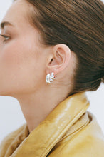 Load image into Gallery viewer, Petite Thick Huggies 18MM, White Gold | Porter