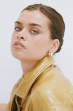 Load image into Gallery viewer, Petite Thick Huggies 18MM, White Gold | Porter