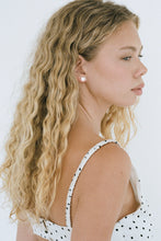Load image into Gallery viewer, Round Studs 2CT Gold / Porter