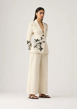 Load image into Gallery viewer, Lis Embroidery Blazer | MOS