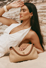 Load image into Gallery viewer, Sloan Tan Raffia Crossbody Clutch | Vestirsi