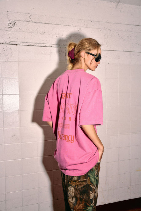 No Vacancy Tee Charcoal Acid Wash  Dark Pink| SŚAINT