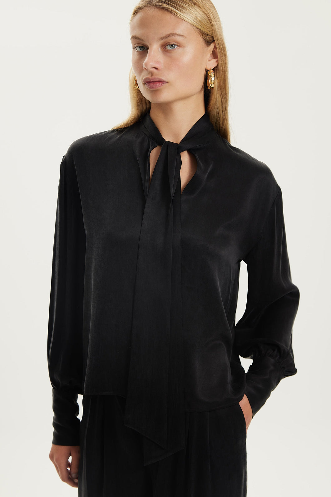 Magnetic Tie Neck Blouse, Black | THIRD FORM