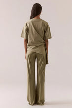 Load image into Gallery viewer, Blake Tee Light Olive / Sovere
