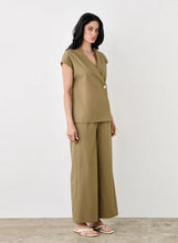 Load image into Gallery viewer, Sidewalk Top Khaki / Esmaee