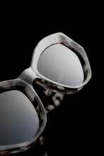 Load image into Gallery viewer, Bayonne Smoke Gradient, Choc Tort | VIEUX