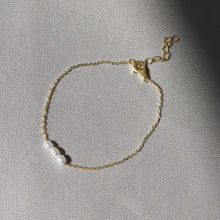 Load image into Gallery viewer, Mini Pearl Bracelet Gold | Saint Valentine