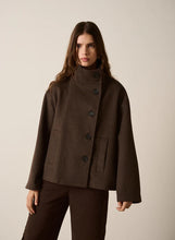 Load image into Gallery viewer, Incline Jacket Chocolate / Esmaee