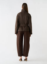 Load image into Gallery viewer, Incline Jacket Chocolate / Esmaee