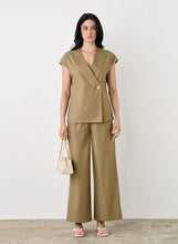 Load image into Gallery viewer, Sidewalk Top Khaki / Esmaee