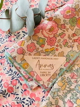 Load image into Gallery viewer, Annas of Australia Hankerchief